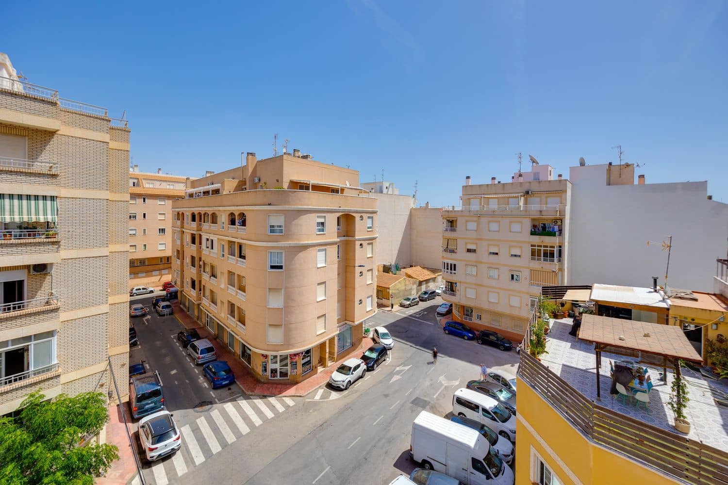 2 makuuhuone Huoneisto myytävänä paikassa Torrevieja mukana 
autotalli - 126 500 € (Ref: 9926748)