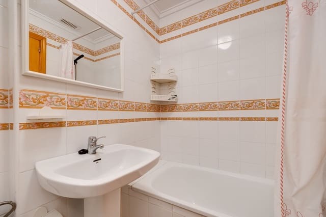 2 quarto Apartamento para venda em Playa del Acequión, Torrevieja com garagem - 135 000 € (Ref: 9935486)