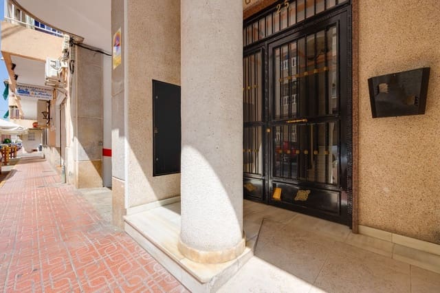 2 quarto Apartamento para venda em Playa del Acequión, Torrevieja com garagem - 135 000 € (Ref: 9935486)
