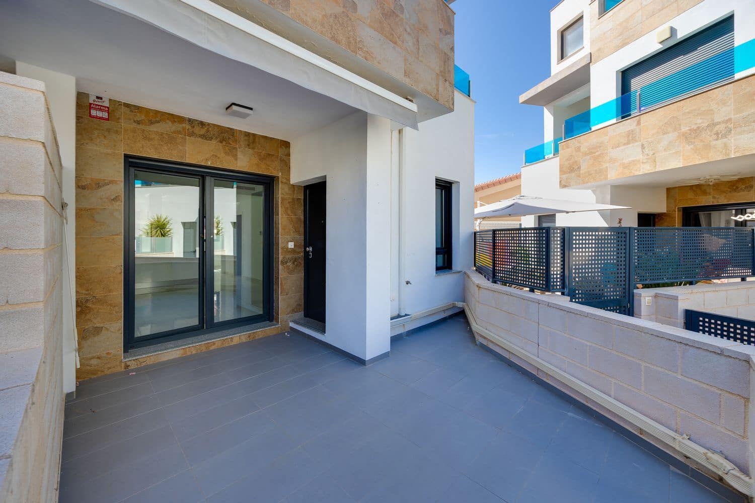 Casa de 3 habitaciones en Bigastro en venta con piscina garaje - 229.000 € (Ref: 9966027)