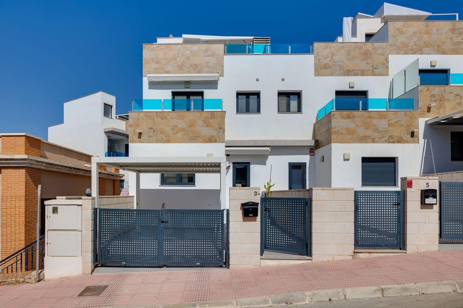 Casa de 3 habitaciones en Bigastro en venta con piscina garaje - 229.000 € (Ref: 9966027)
