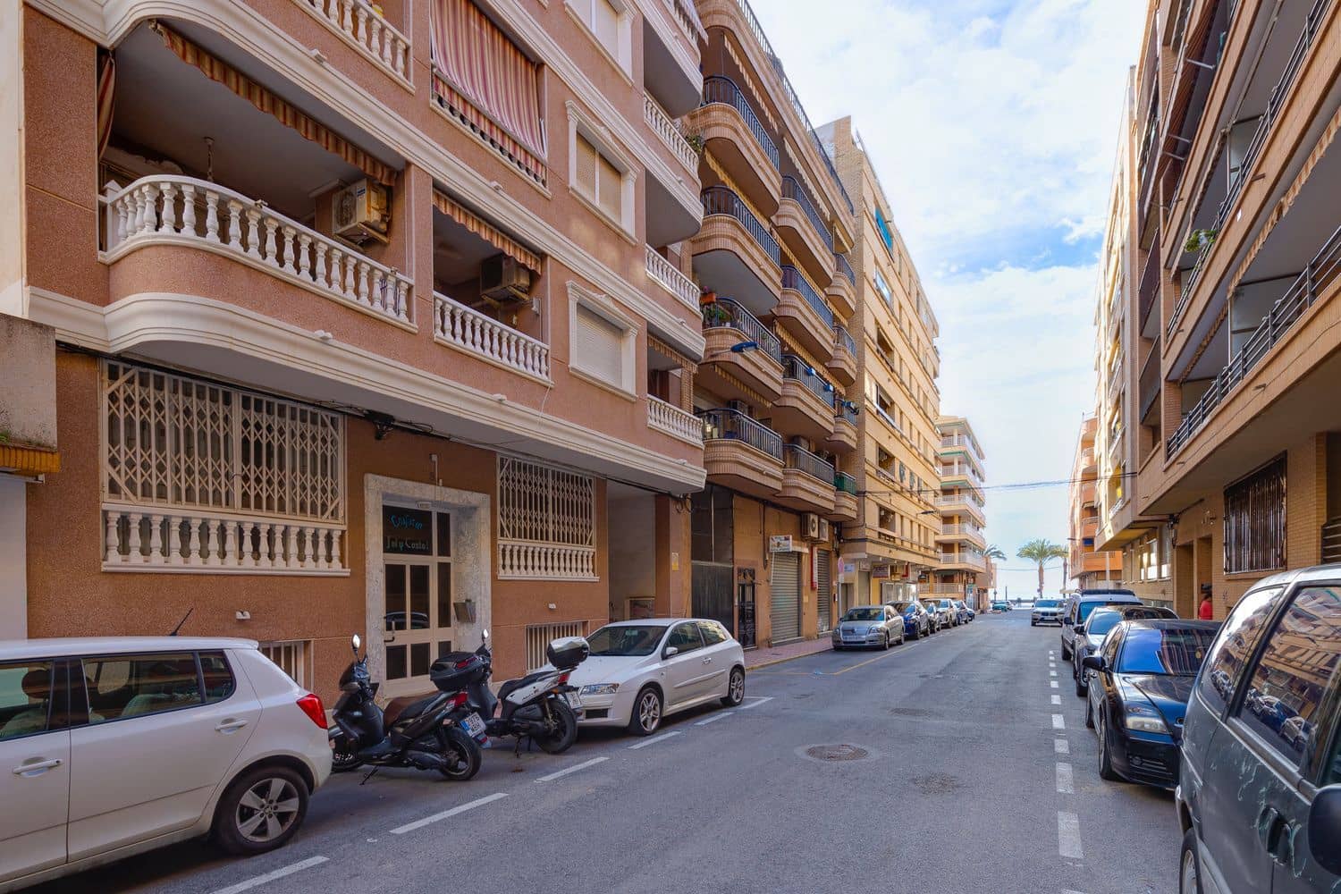 2 soveværelse Lejlighed til salg i Torrevieja med garage - € 188.000 (Ref: 9966029)