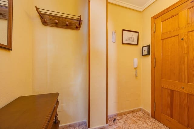 Apartamento de 2 habitaciones en Nueva Torrevieja, Torrevieja en venta con piscina garaje - 129.900 € (Ref: 9972422)