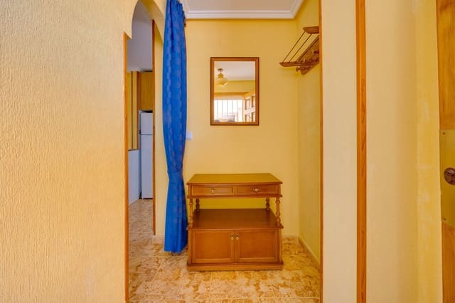 Apartamento de 2 habitaciones en Nueva Torrevieja, Torrevieja en venta con piscina garaje - 129.900 € (Ref: 9972422)