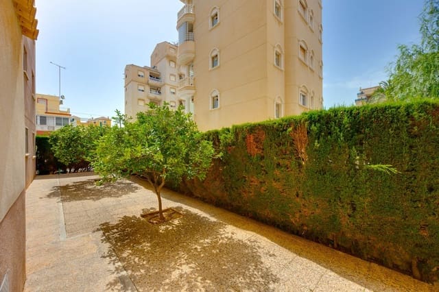 Apartamento de 2 habitaciones en Nueva Torrevieja, Torrevieja en venta con piscina garaje - 129.900 € (Ref: 9972422)