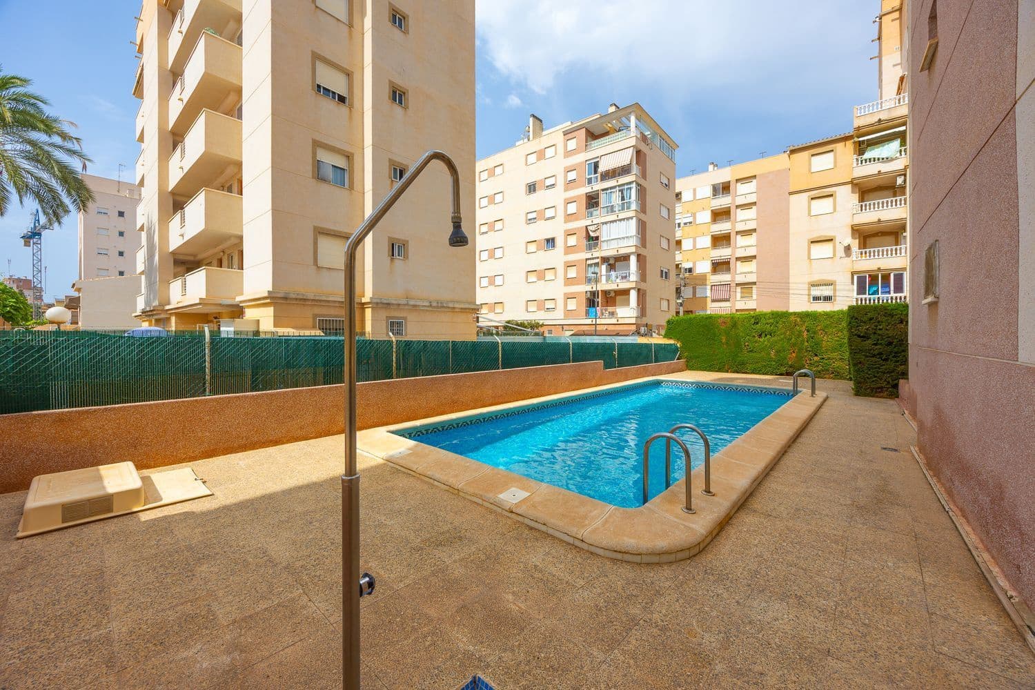 2 soverom Leilighet til salgs i Torrevieja med svømmebasseng garasje - € 129 900 (Ref: 9972422)