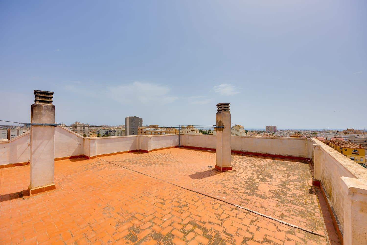 2 soverom Leilighet til salgs i Torrevieja med svømmebasseng garasje - € 129 900 (Ref: 9972422)