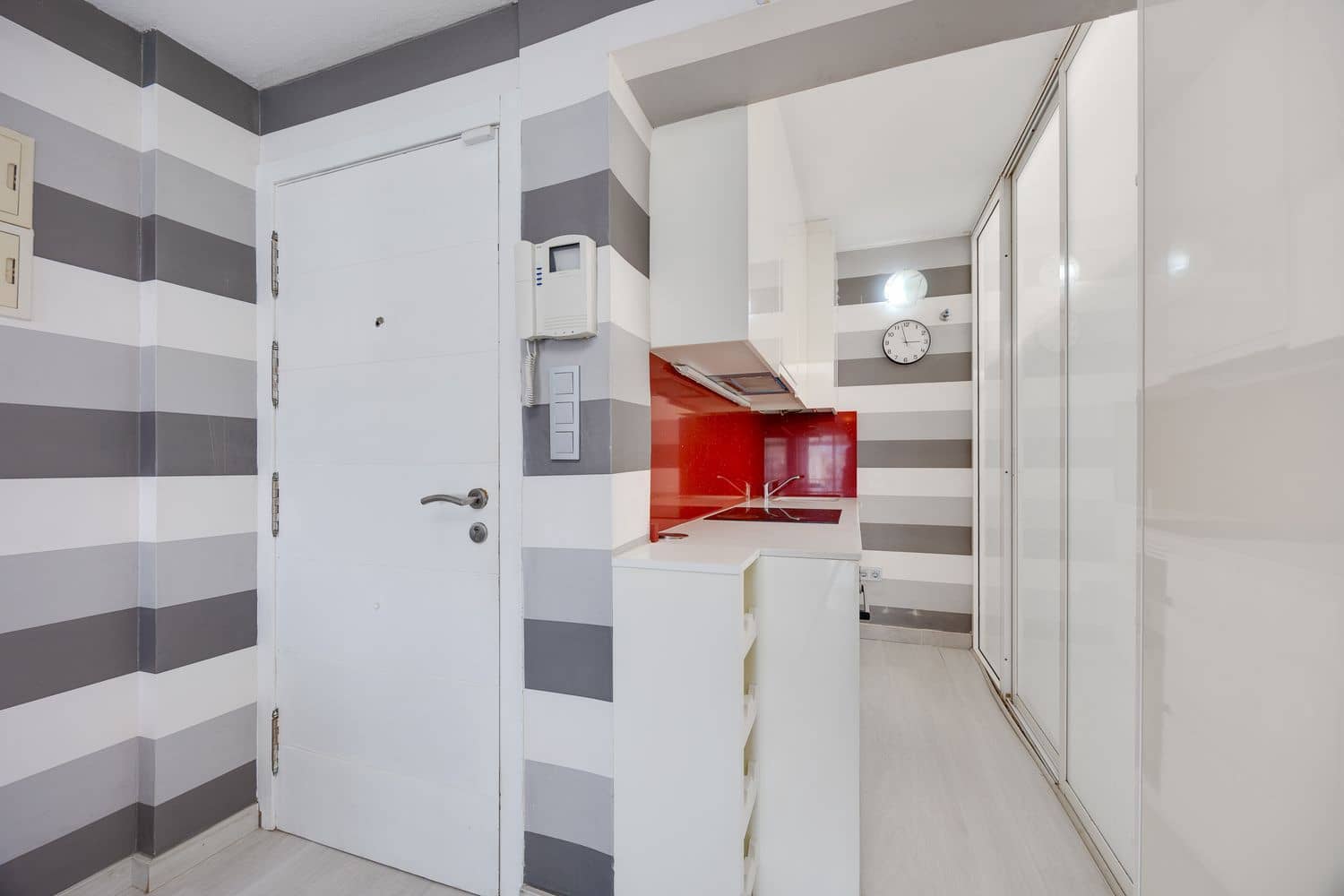 2 soverom Leilighet til salgs i Torrevieja med svømmebasseng garasje - € 218 000 (Ref: 9974551)