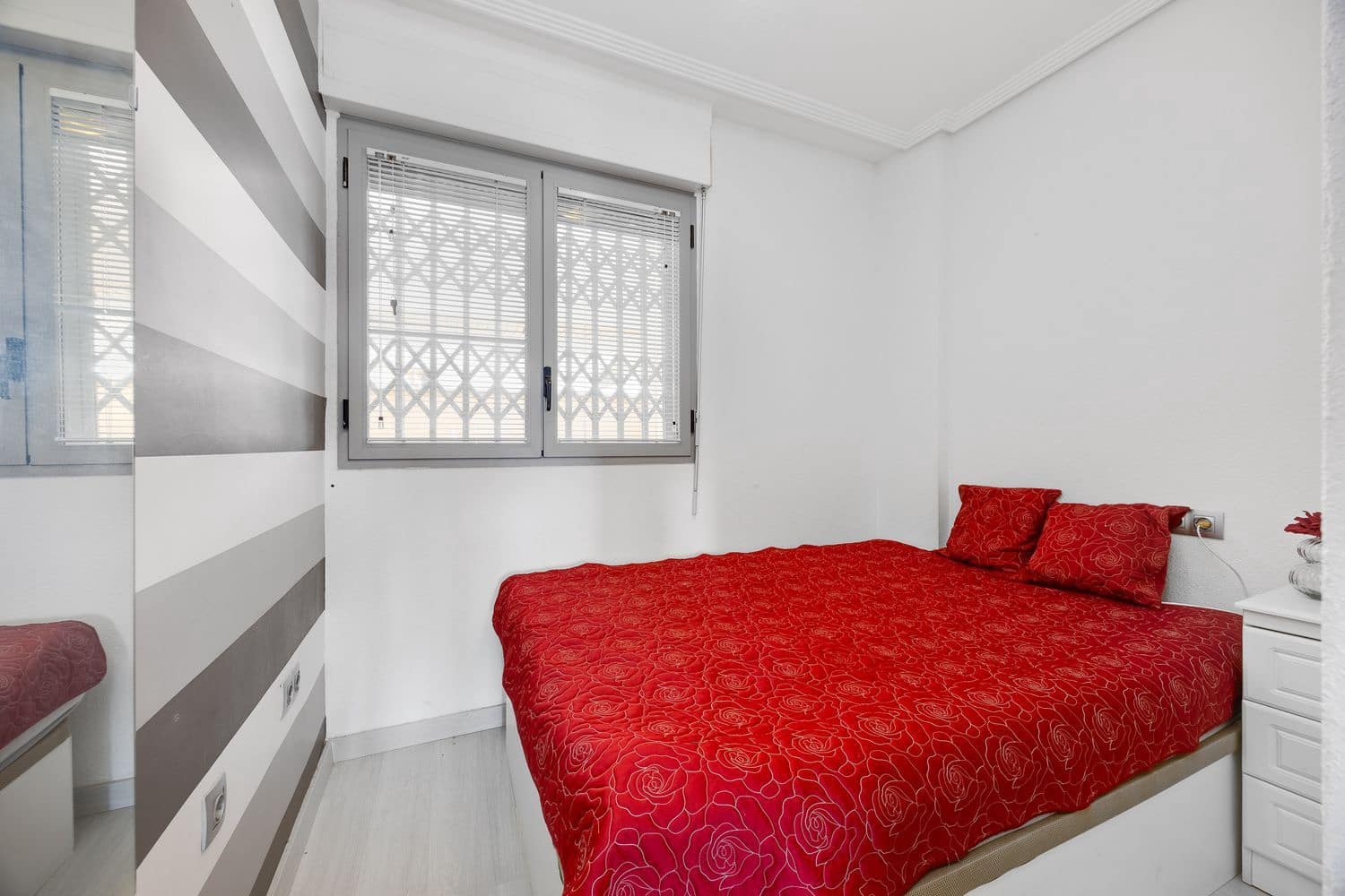 2 soverom Leilighet til salgs i Torrevieja med svømmebasseng garasje - € 218 000 (Ref: 9974551)