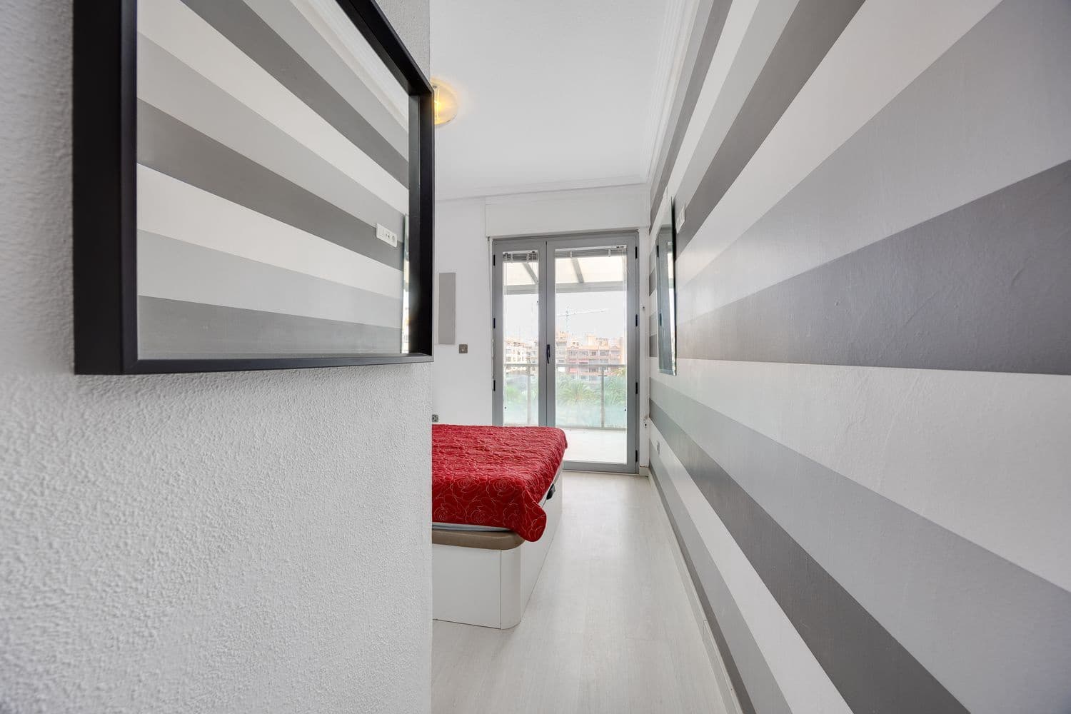 2 soverom Leilighet til salgs i Torrevieja med svømmebasseng garasje - € 218 000 (Ref: 9974551)