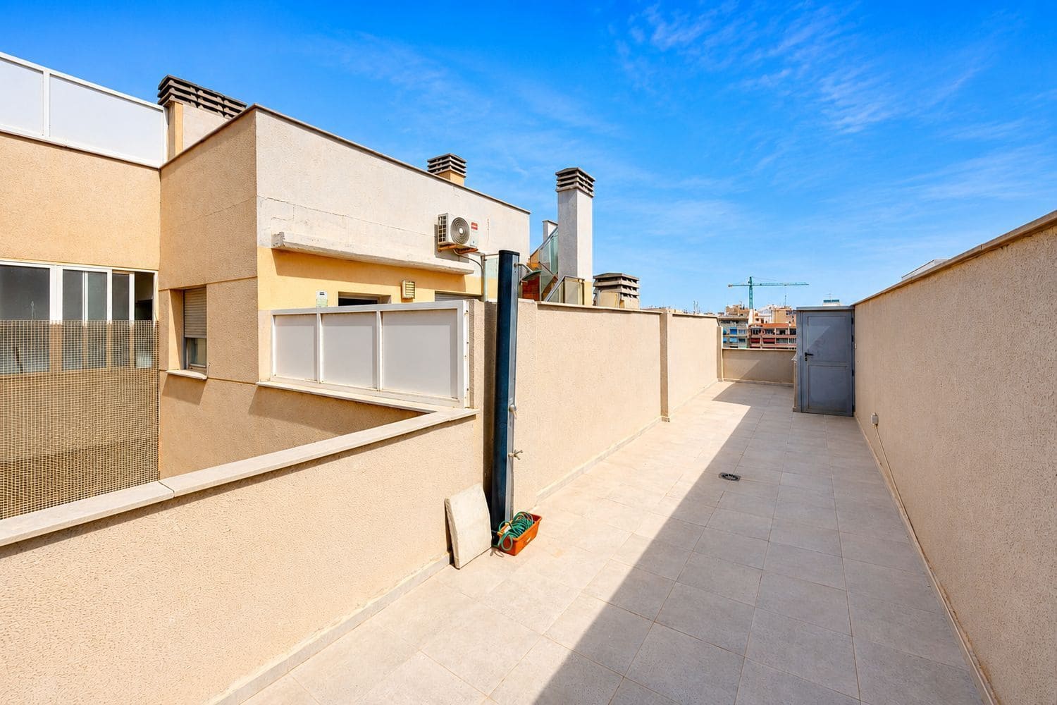 2 soverom Leilighet til salgs i Torrevieja med svømmebasseng garasje - € 218 000 (Ref: 9974551)