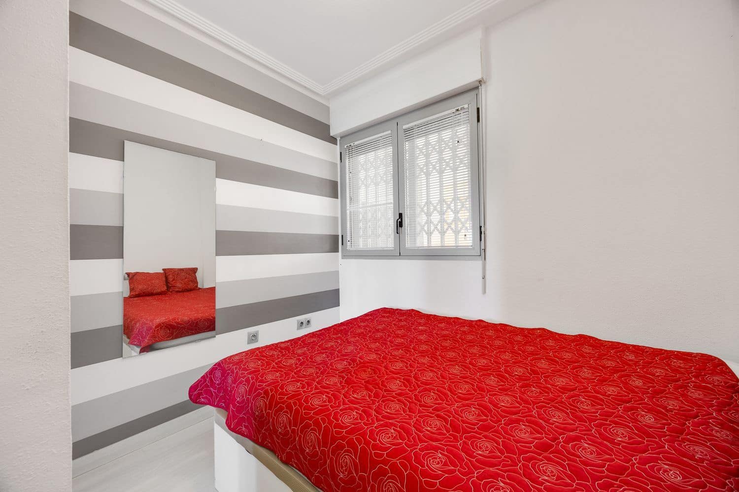 2 soverom Leilighet til salgs i Torrevieja med svømmebasseng garasje - € 218 000 (Ref: 9974551)