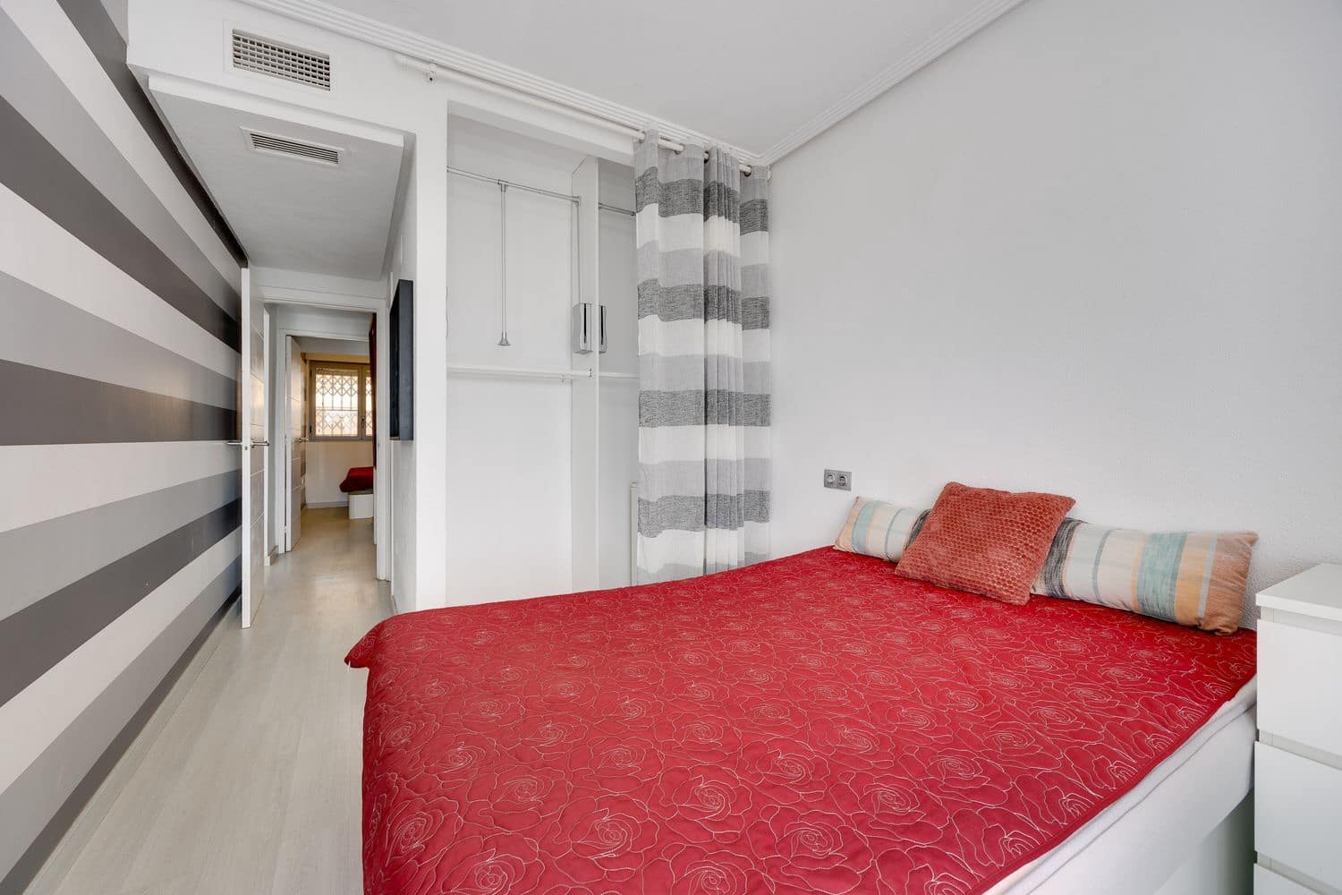 2 soverom Leilighet til salgs i Torrevieja med svømmebasseng garasje - € 218 000 (Ref: 9974551)