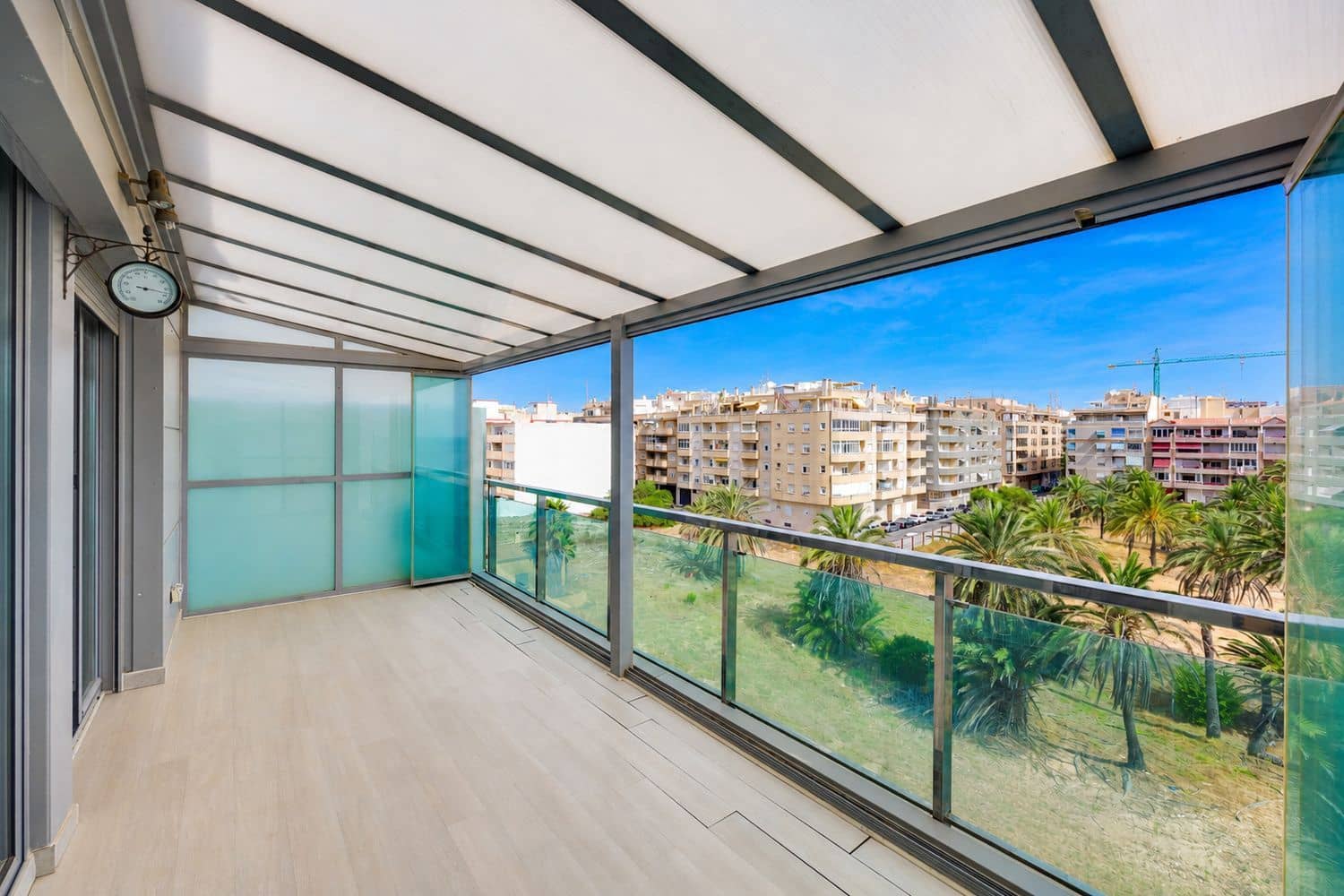 2 soverom Leilighet til salgs i Torrevieja med svømmebasseng garasje - € 218 000 (Ref: 9974551)