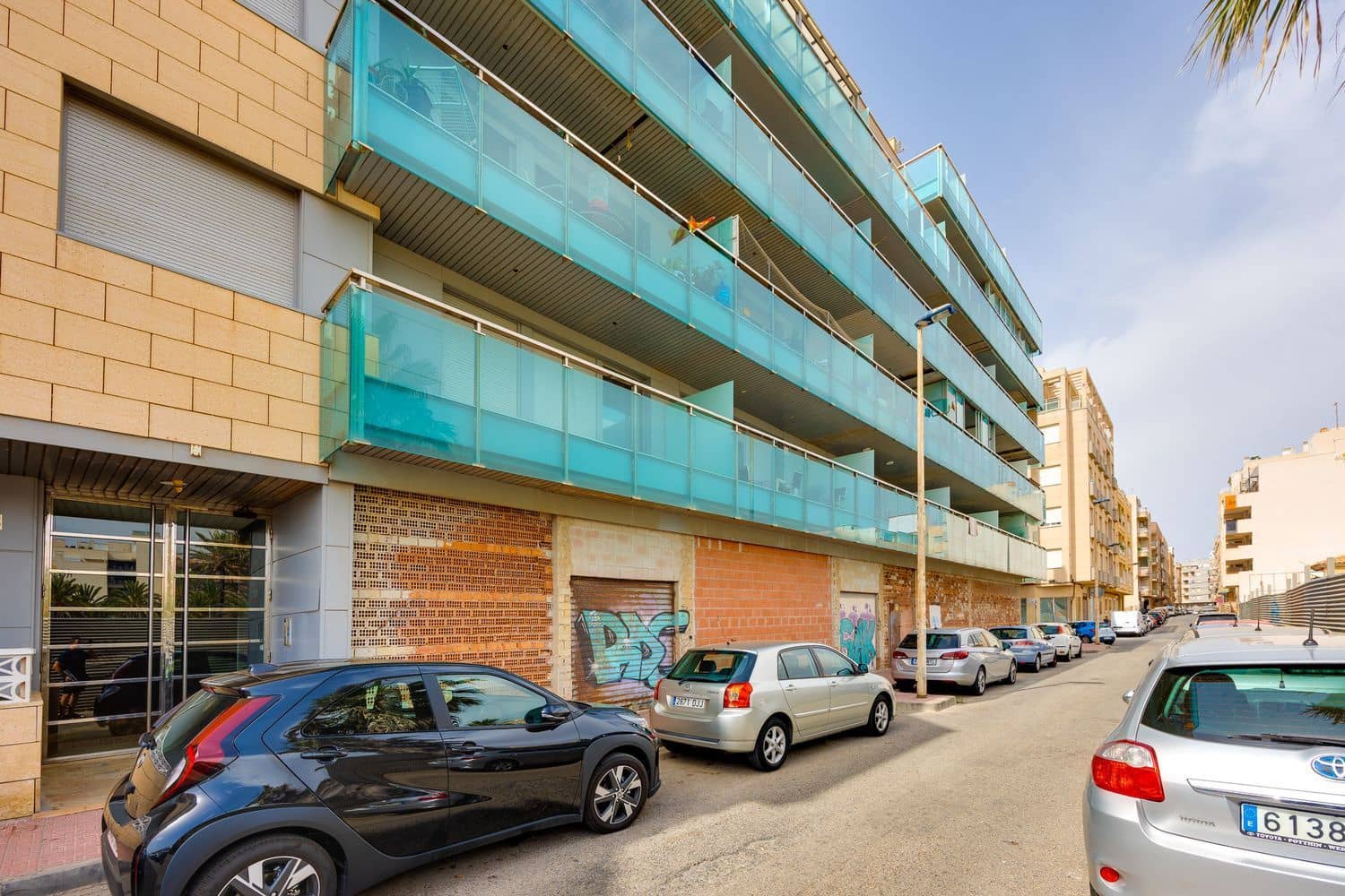2 soverom Leilighet til salgs i Torrevieja med svømmebasseng garasje - € 218 000 (Ref: 9974551)