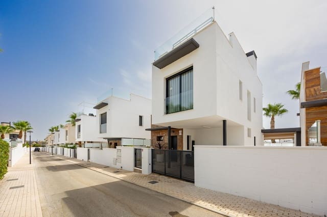 Chalet de 3 habitaciones en Lomas de Cabo Roig - Los Dolses, Orihuela en venta con piscina garaje - 435.000 € (Ref: 9978098)