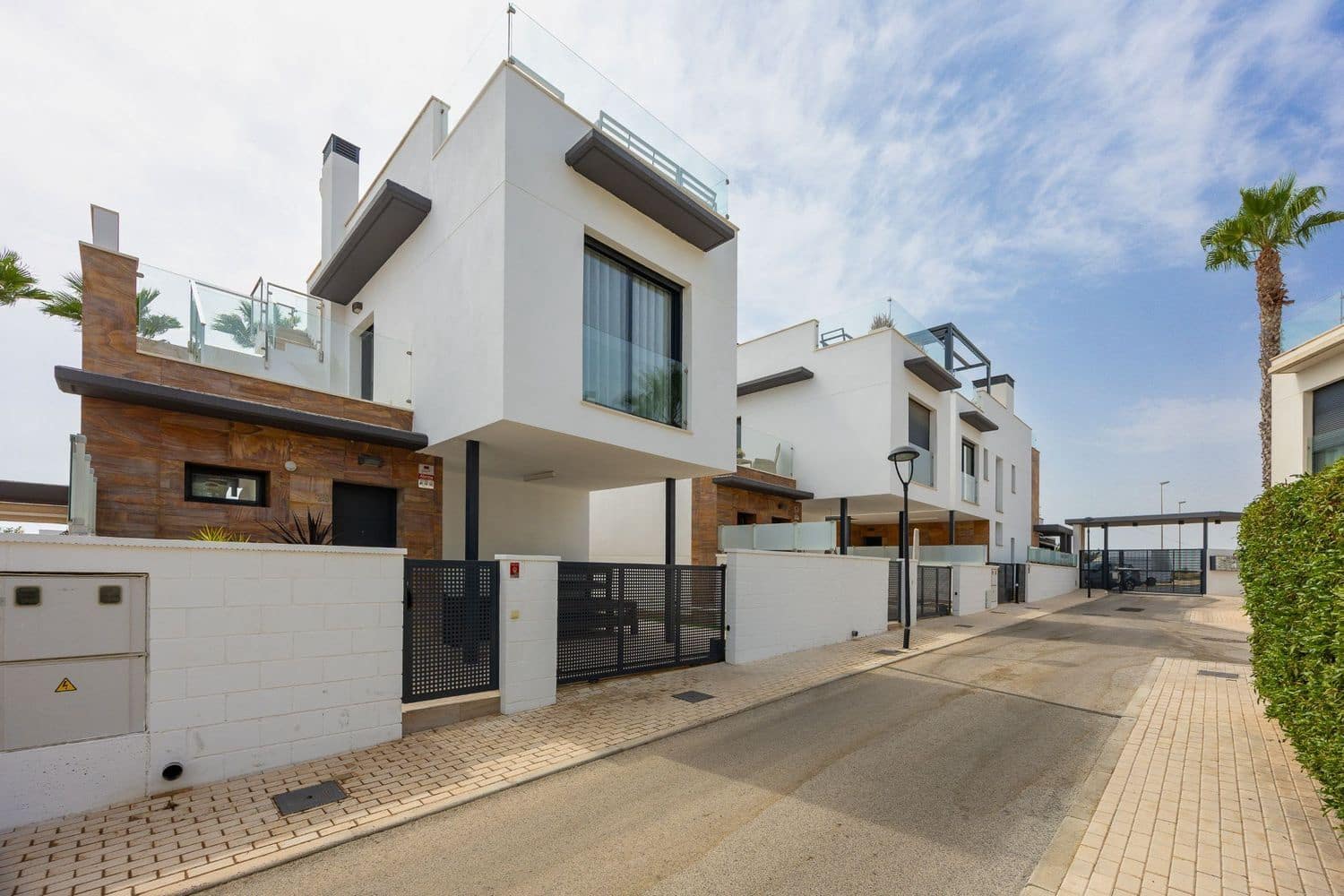 Chalet de 3 habitaciones en Orihuela Costa en venta con piscina garaje - 435.000 € (Ref: 9978098)