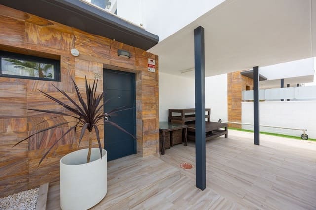 Chalet de 3 habitaciones en Lomas de Cabo Roig - Los Dolses, Orihuela en venta con piscina garaje - 435.000 € (Ref: 9978098)