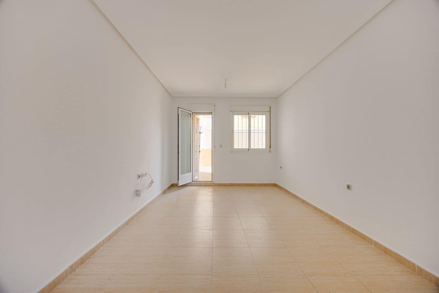 1 makuuhuone Huoneisto myytävänä paikassa Torrevieja mukana 
autotalli - 99 000 € (Ref: 9984237)