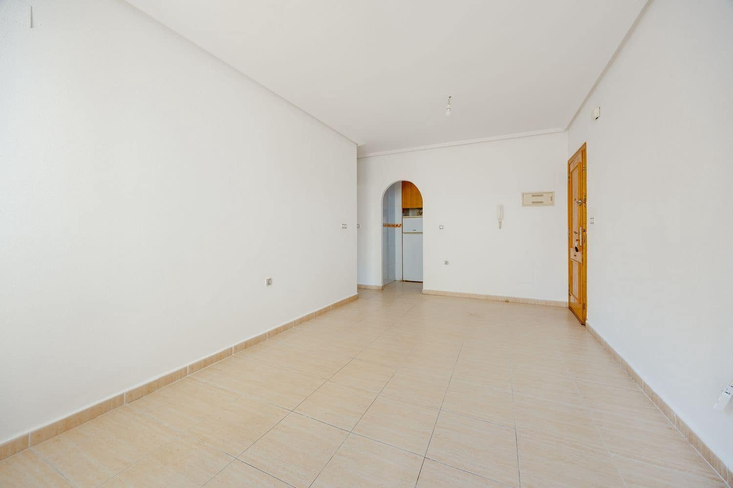 1 makuuhuone Huoneisto myytävänä paikassa Torrevieja mukana 
autotalli - 99 000 € (Ref: 9984237)