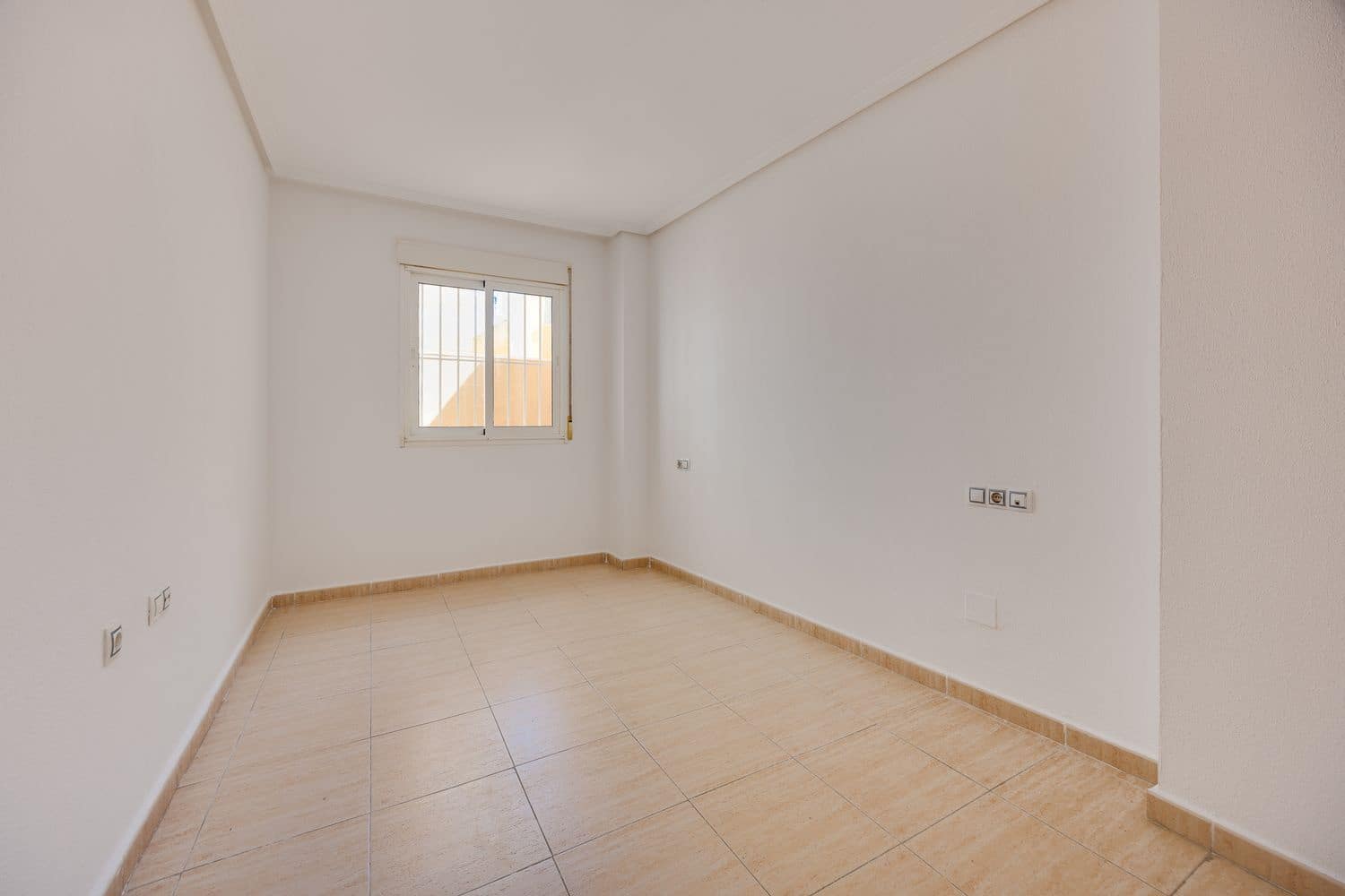 1 makuuhuone Huoneisto myytävänä paikassa Torrevieja mukana 
autotalli - 99 000 € (Ref: 9984237)