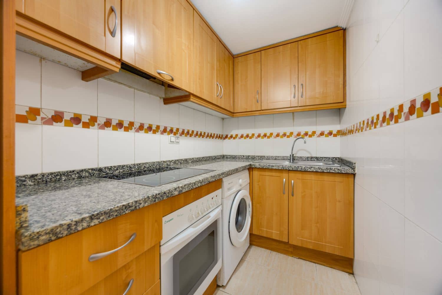 1 makuuhuone Huoneisto myytävänä paikassa Torrevieja mukana 
autotalli - 99 000 € (Ref: 9984237)