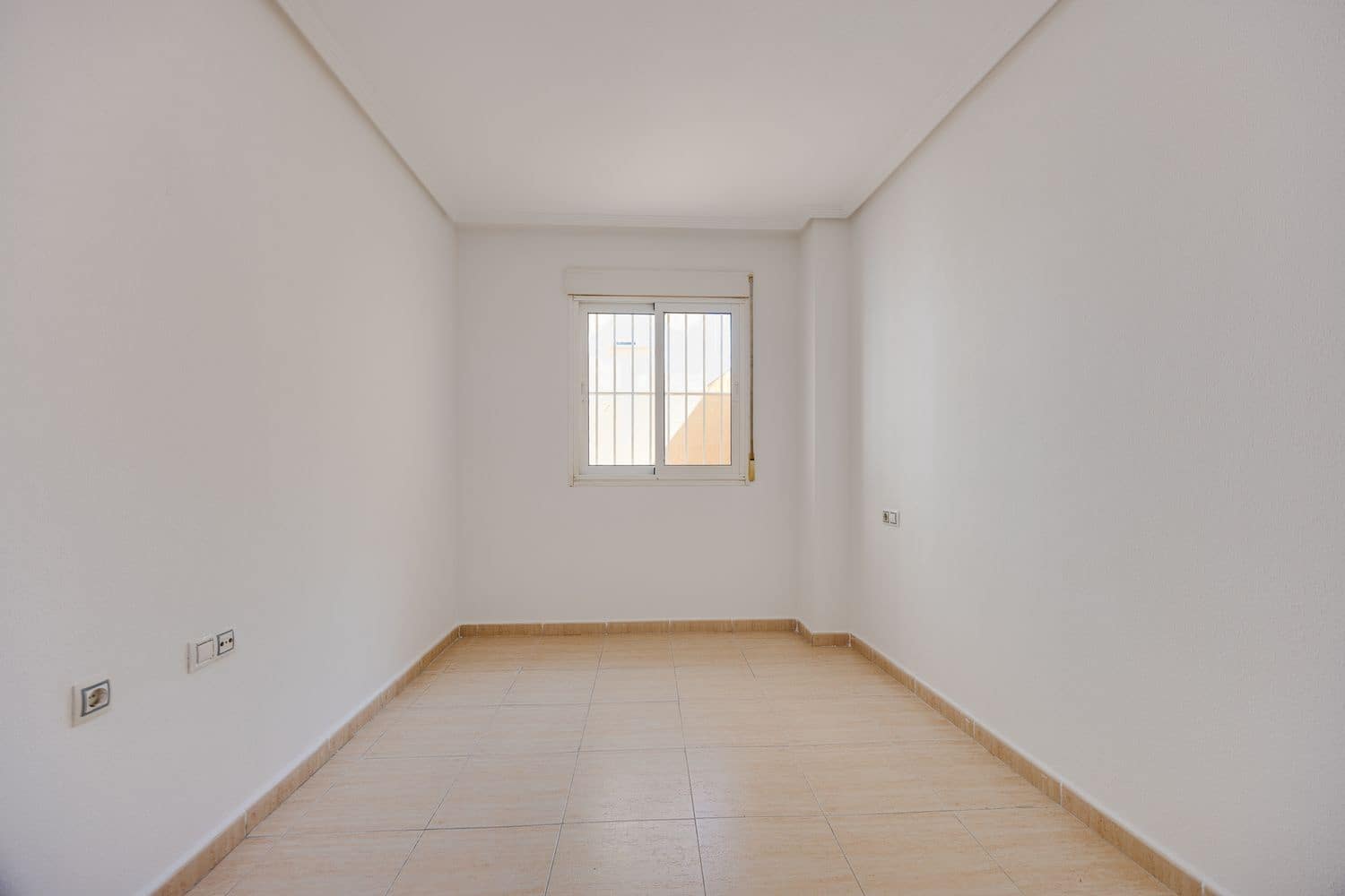 1 makuuhuone Huoneisto myytävänä paikassa Torrevieja mukana 
autotalli - 99 000 € (Ref: 9984237)
