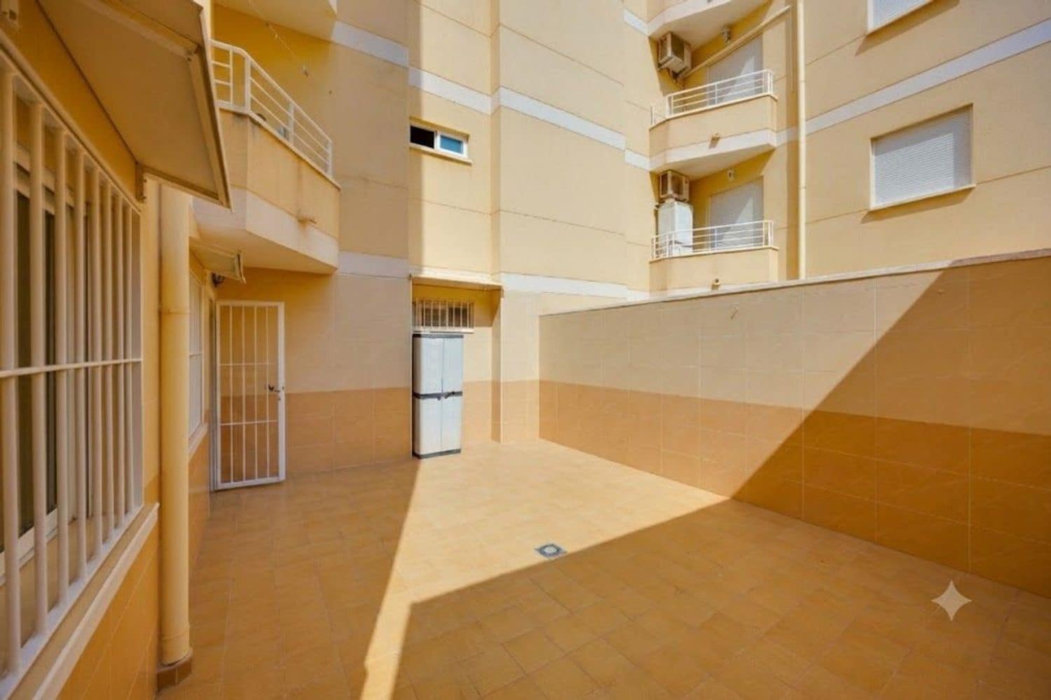 1 makuuhuone Huoneisto myytävänä paikassa Torrevieja mukana 
autotalli - 99 000 € (Ref: 9984237)