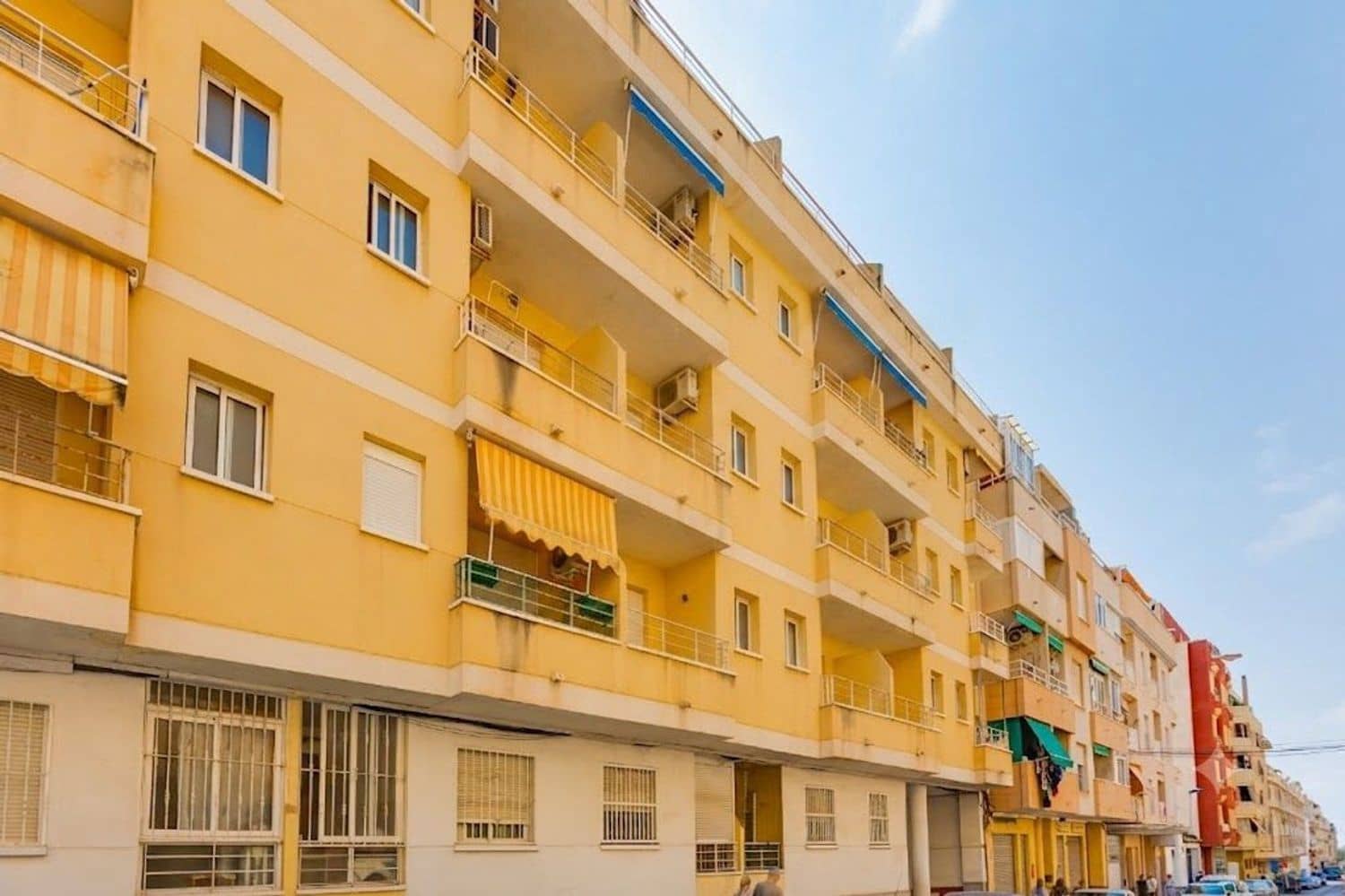 1 makuuhuone Huoneisto myytävänä paikassa Torrevieja mukana 
autotalli - 99 000 € (Ref: 9984237)