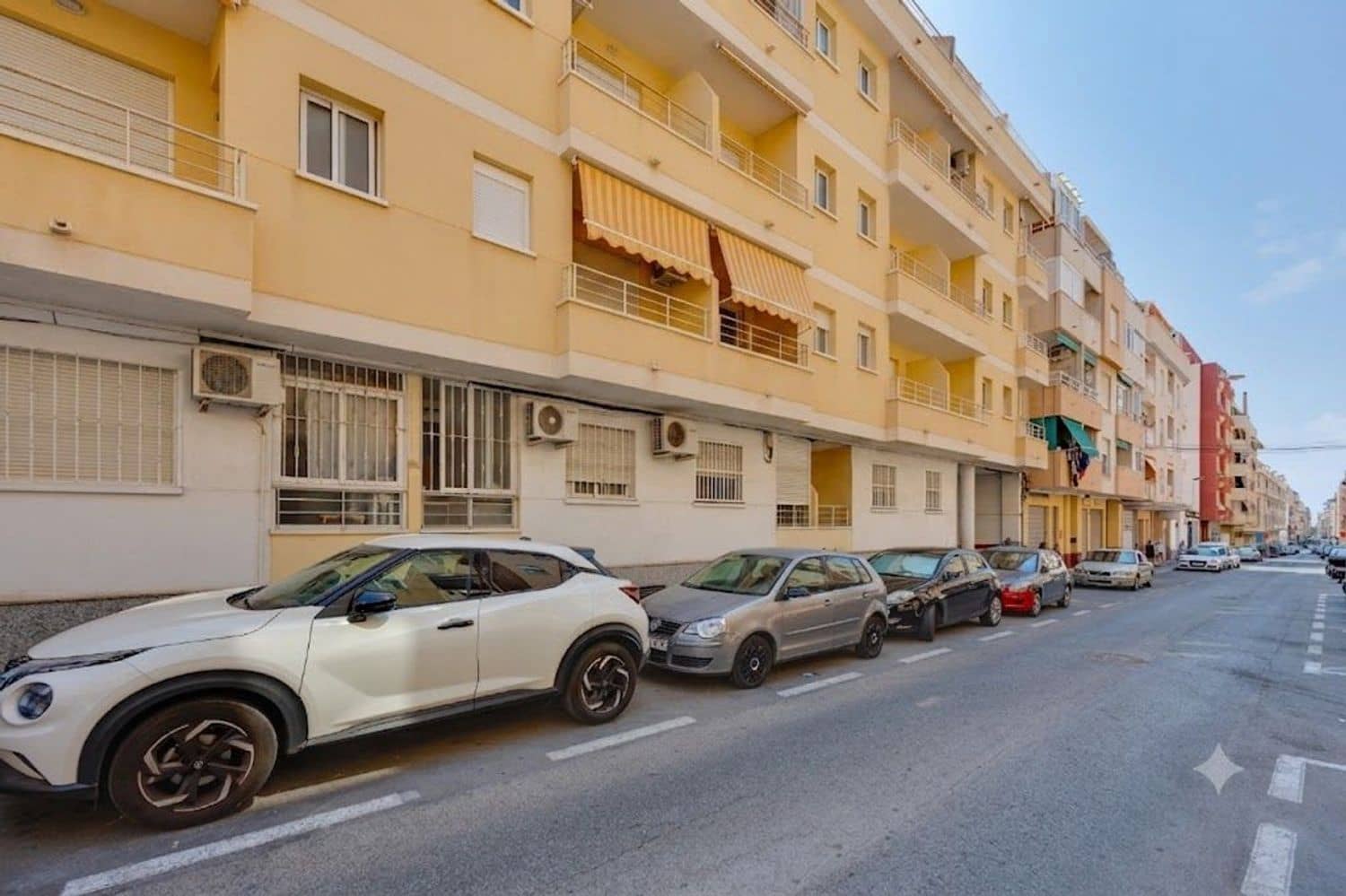 1 makuuhuone Huoneisto myytävänä paikassa Torrevieja mukana 
autotalli - 99 000 € (Ref: 9984237)