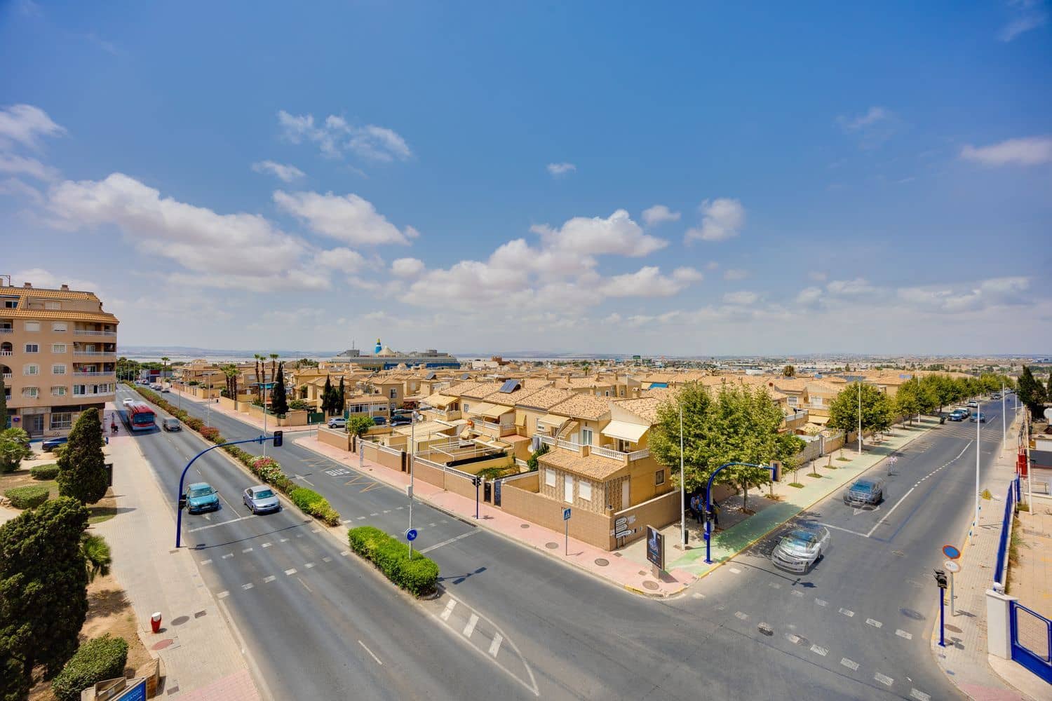 1 bedroom Apartment for sale in Torrevieja with pool garage - € 75,000 (Ref: 9993801)