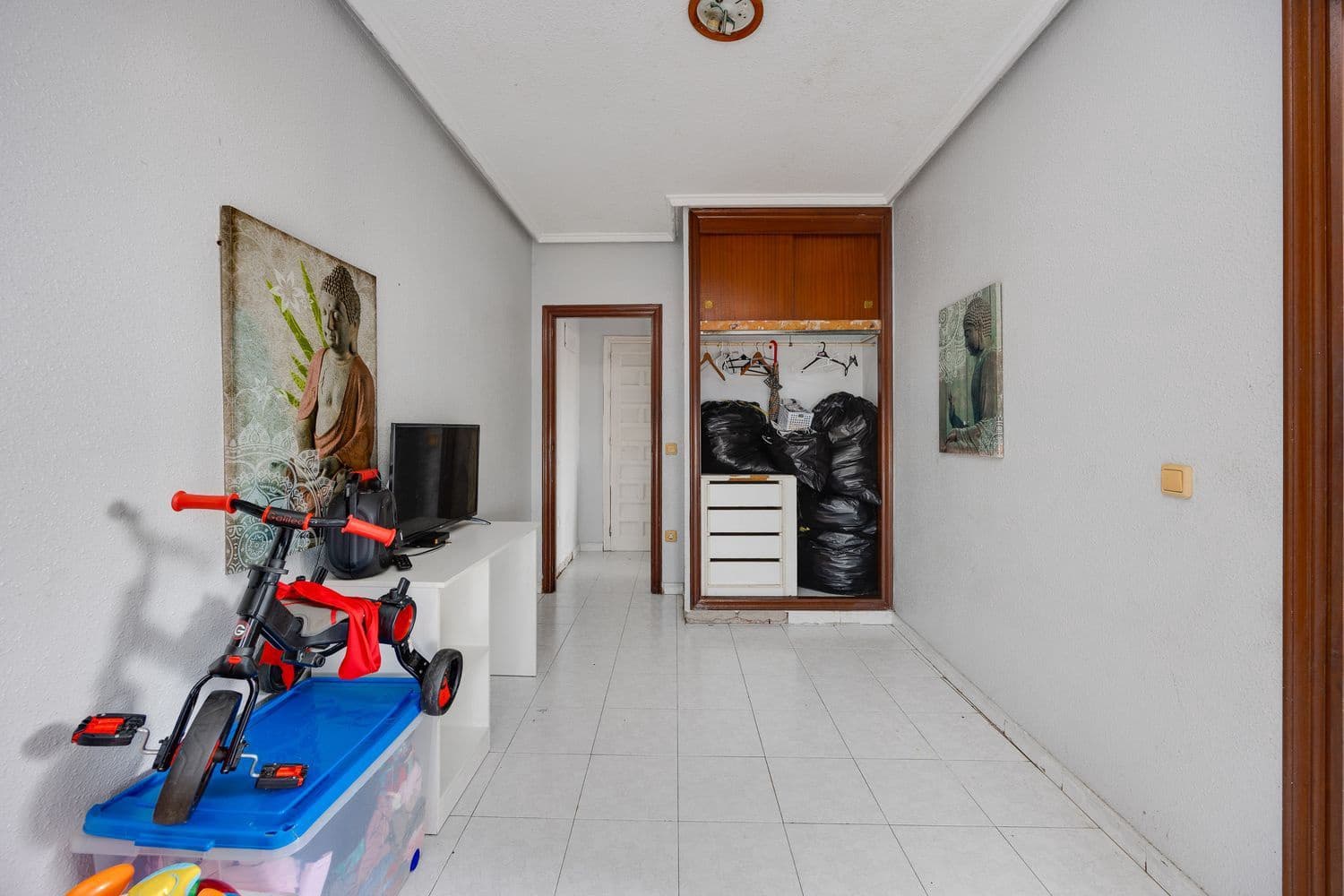 1 bedroom Apartment for sale in Torrevieja with pool garage - € 75,000 (Ref: 9993801)