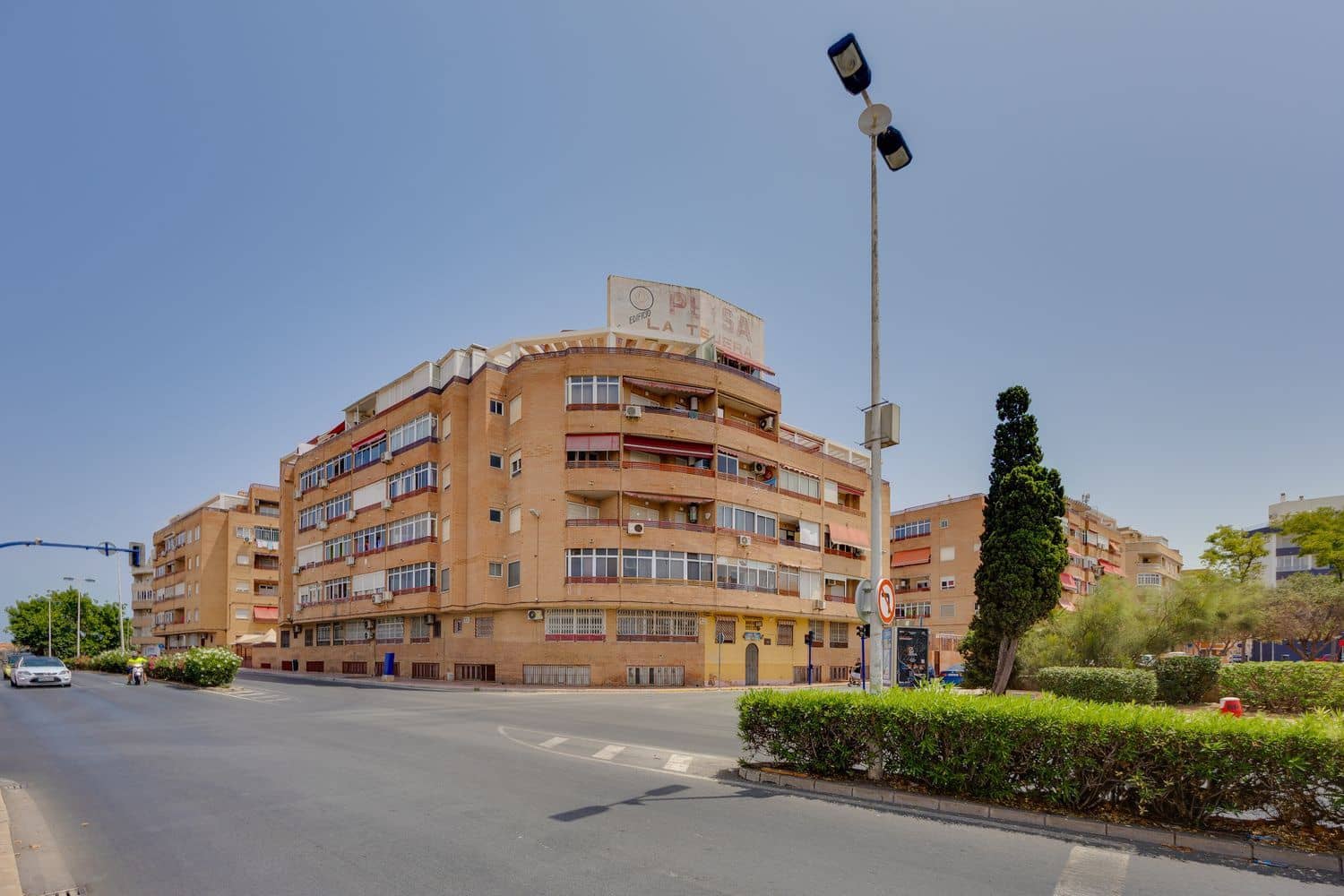 1 bedroom Apartment for sale in Torrevieja with pool garage - € 75,000 (Ref: 9993801)
