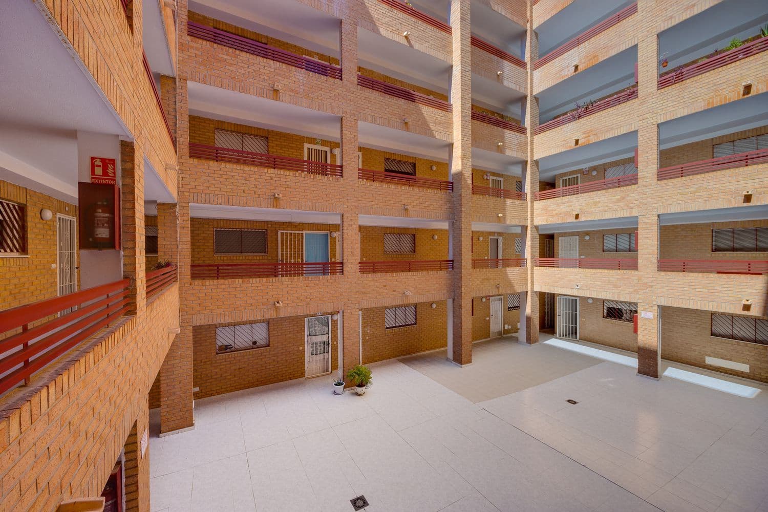1 bedroom Apartment for sale in Torrevieja with pool garage - € 75,000 (Ref: 9993801)