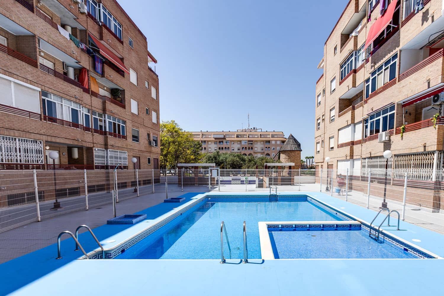 1 bedroom Apartment for sale in Torrevieja with pool garage - € 75,000 (Ref: 9993801)