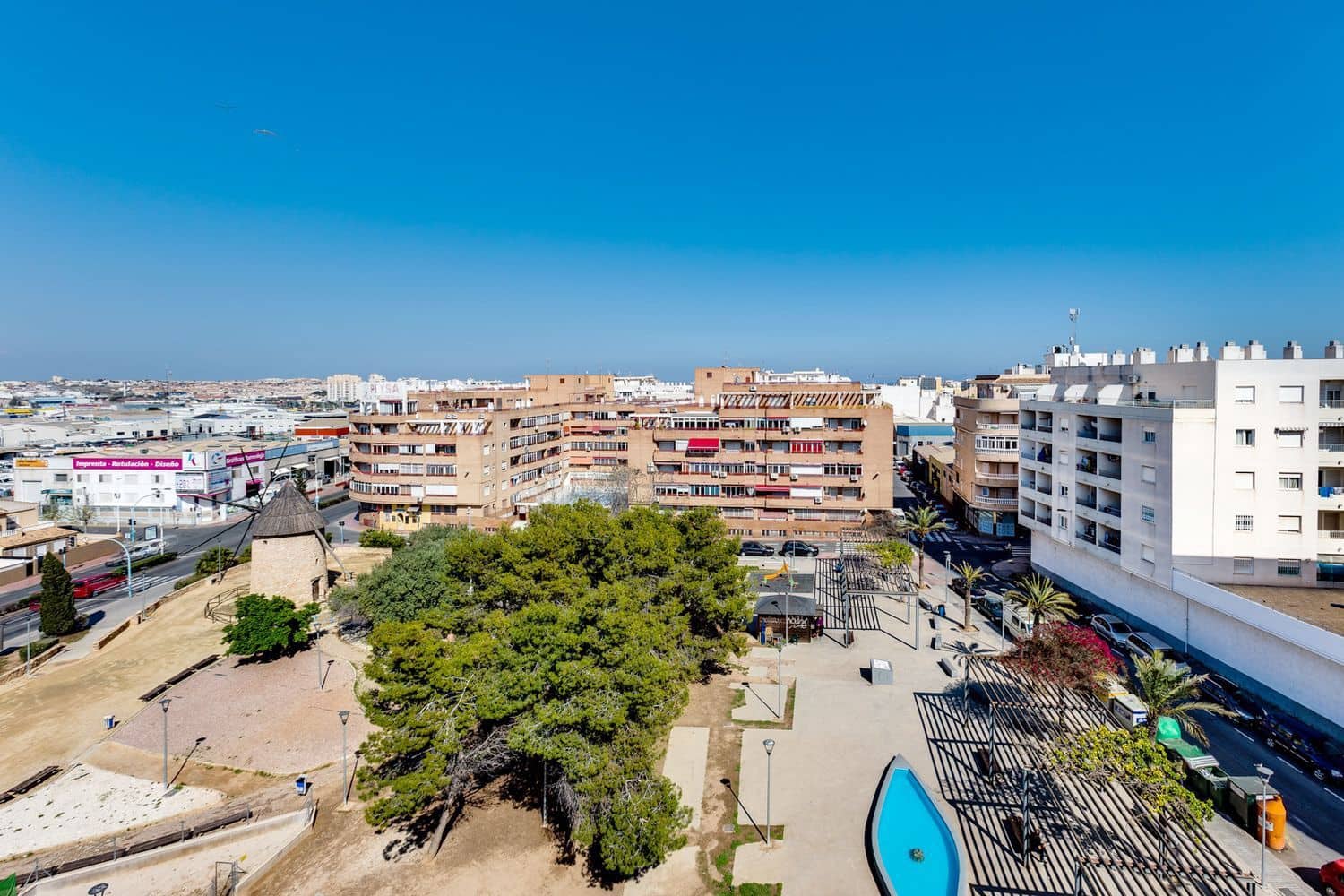 1 bedroom Apartment for sale in Torrevieja with pool garage - € 75,000 (Ref: 9993801)