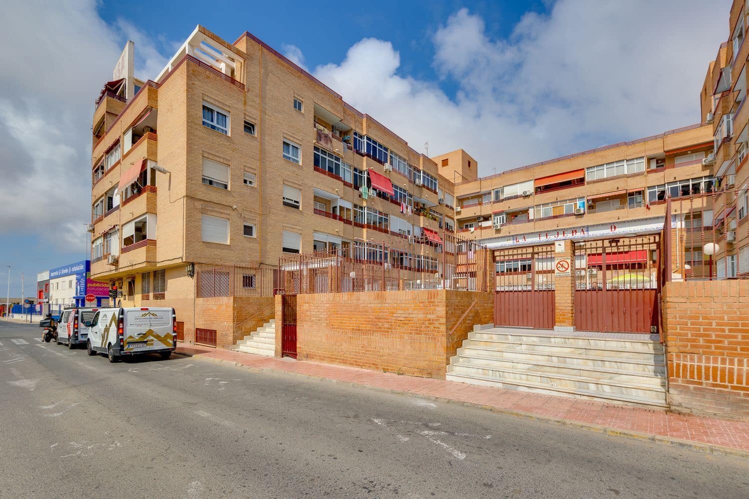 1 bedroom Apartment for sale in Torrevieja with pool garage - € 75,000 (Ref: 9993801)