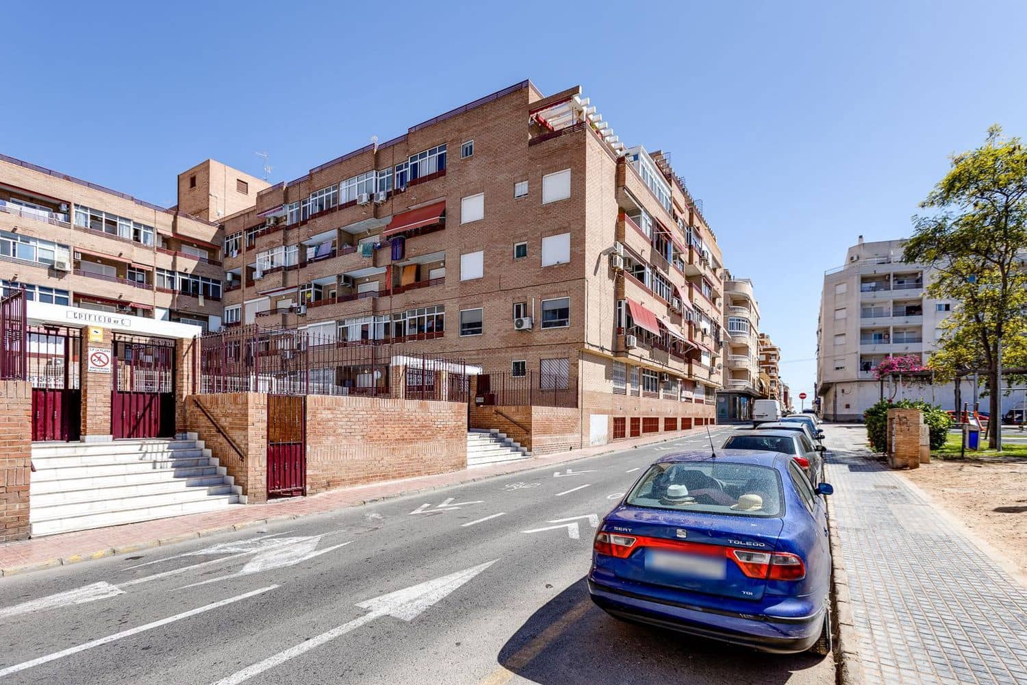 1 bedroom Apartment for sale in Torrevieja with pool garage - € 75,000 (Ref: 9993801)