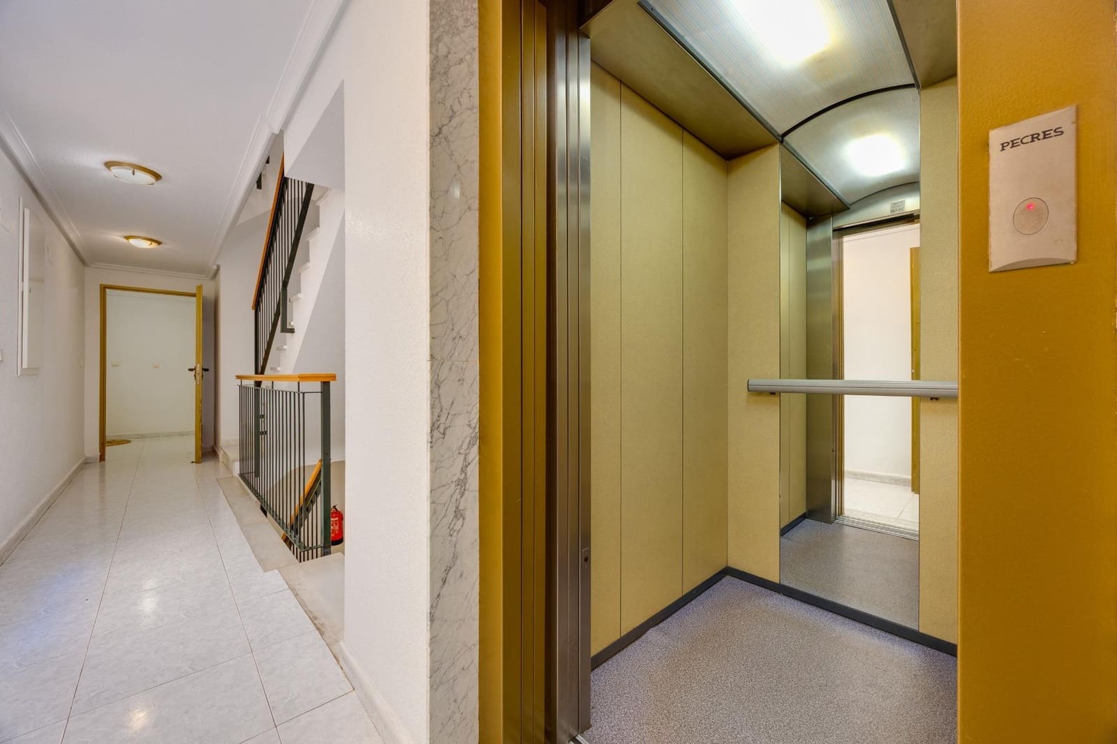 1 slaapkamer Appartement te koop in Torrevieja met garage - € 109.990 (Ref: 10007201)