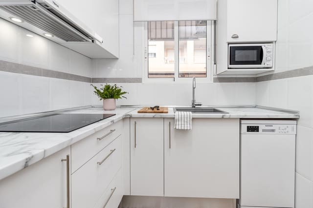 1 sovrum Lägenhet att hyra i Torrevieja - 600 € (Ref: 10047339)