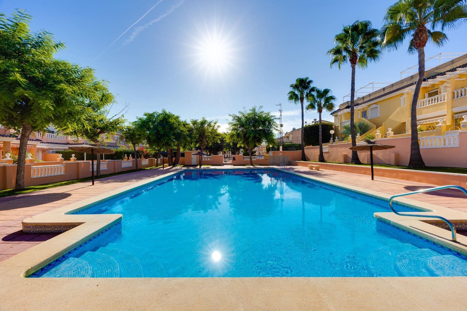 2 slaapkamer Bungalow te koop in Gran Alacant met zwembad garage - € 185.000 (Ref: 10090809)