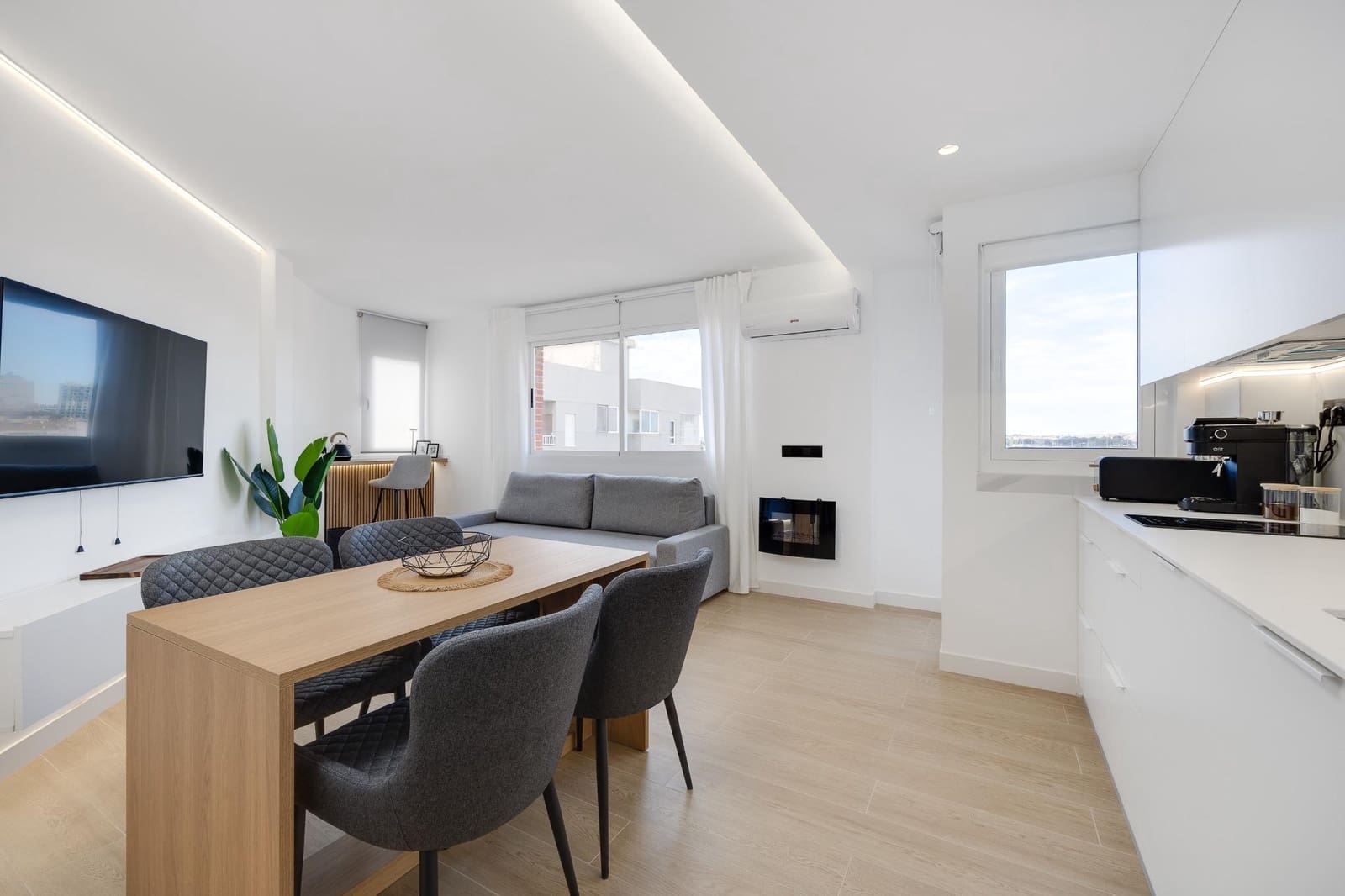 1 quarto Apartamento para arrendamento para férias em Torrevieja com piscina - 350 € (Ref: 8910998)