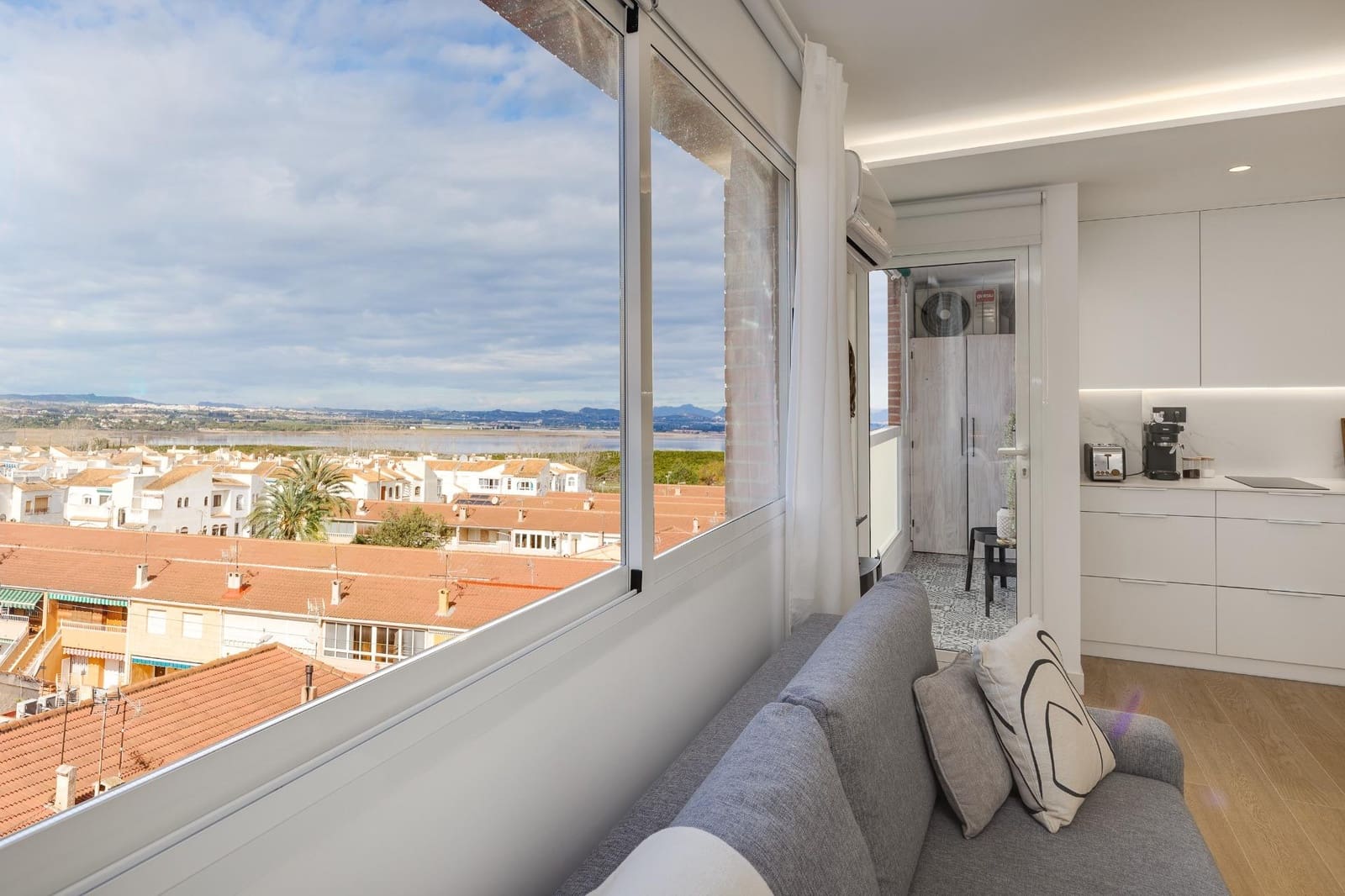 1 quarto Apartamento para arrendamento para férias em Torrevieja com piscina - 350 € (Ref: 8910998)