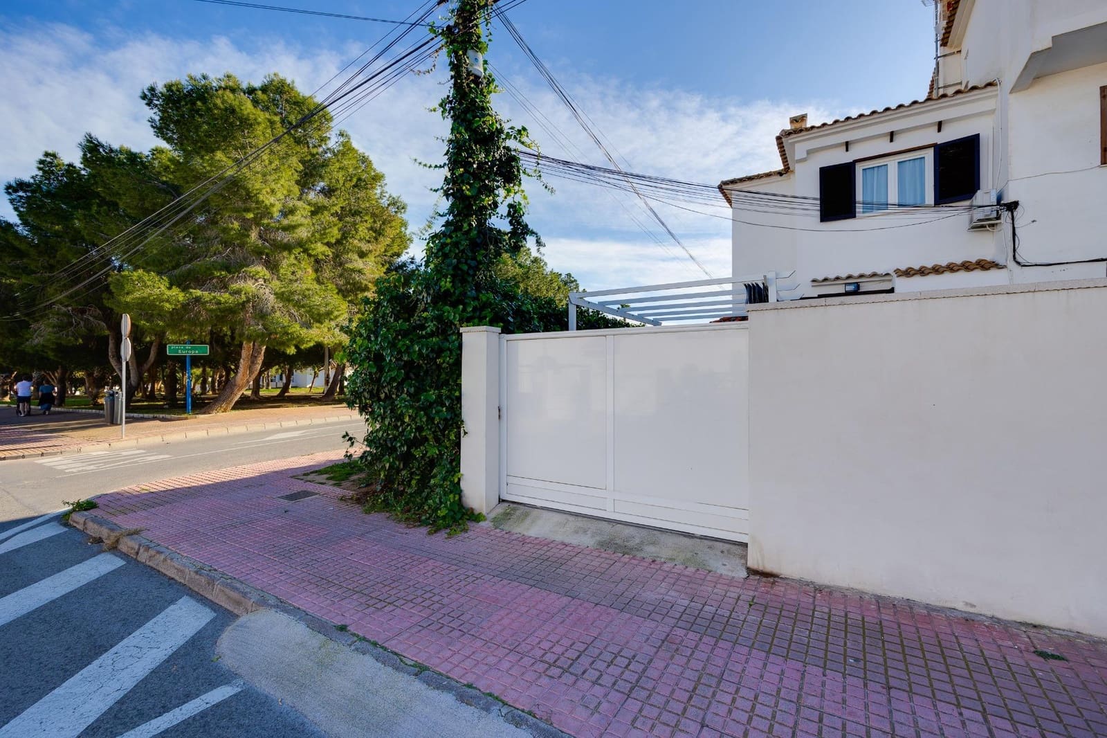 2 bedroom Apartment for sale in Torrevieja with pool - € 229,000 (Ref: 9622382)