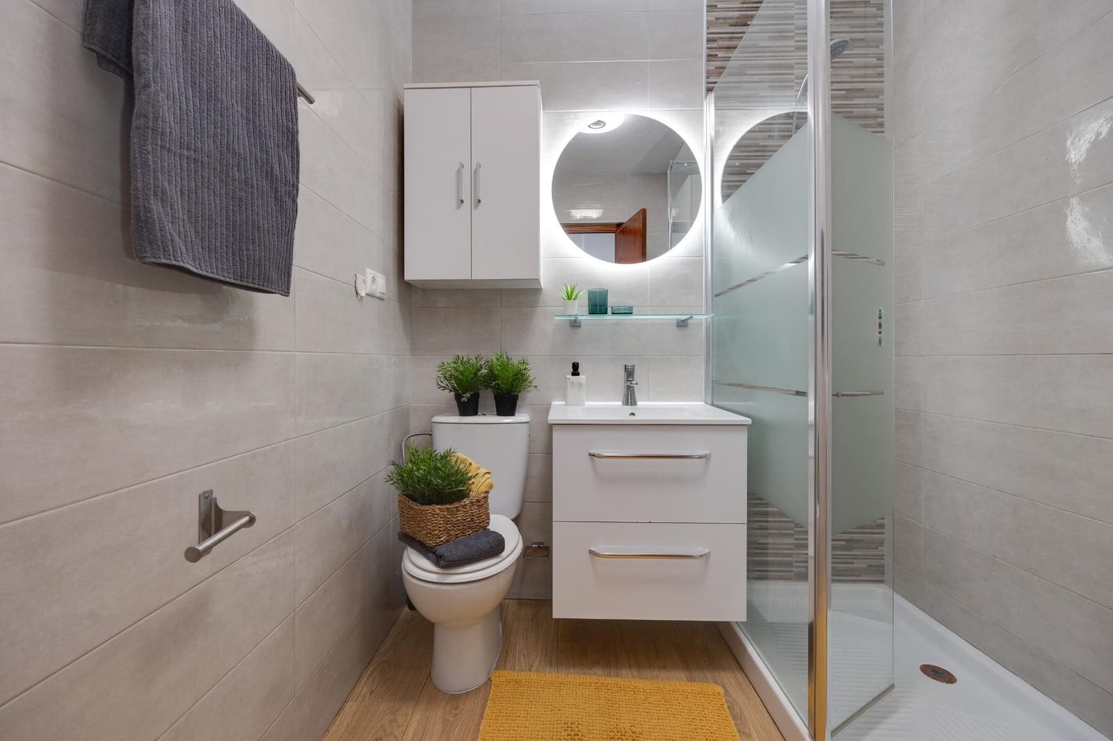 2 bedroom Apartment for sale in Torrevieja with pool - € 229,000 (Ref: 9622384)