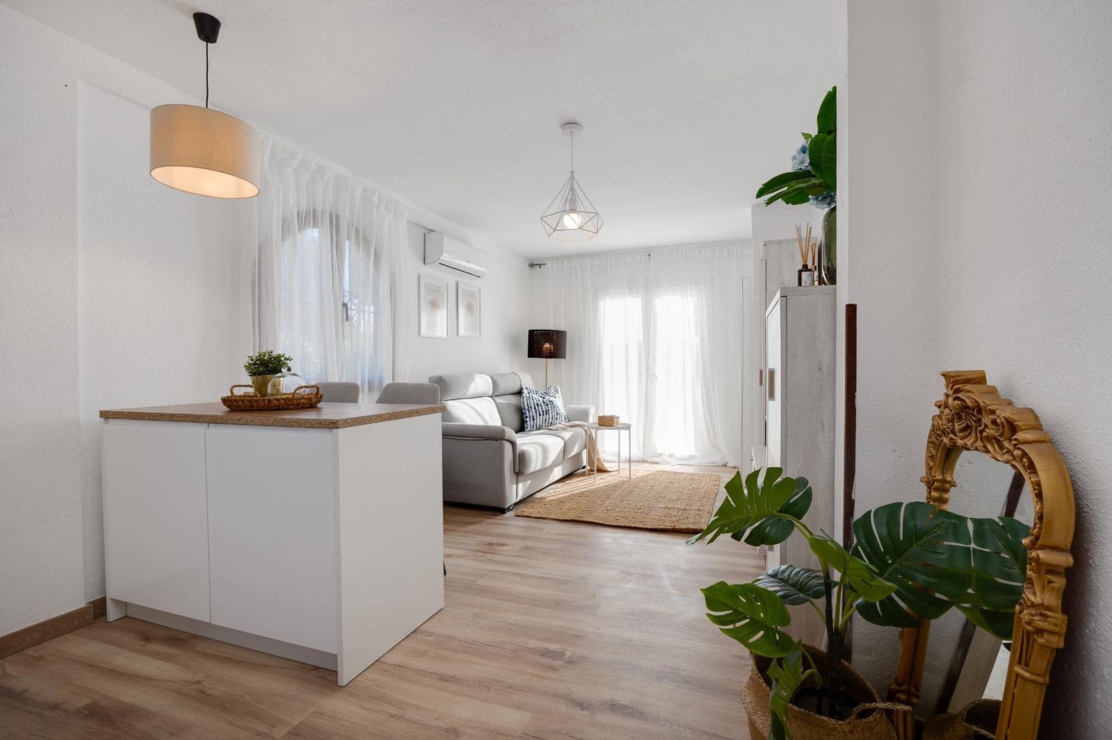 2 soveværelse Lejlighed til salg i Torrevieja med swimmingpool garage - € 216.000 (Ref: 9876403)