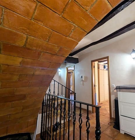 4 bedroom Townhouse for sale in El Pinell de Brai with garage - € 248,000 (Ref: 9523266)