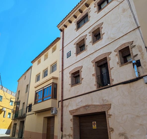 4 bedroom Townhouse for sale in El Pinell de Brai with garage - € 248,000 (Ref: 9523266)