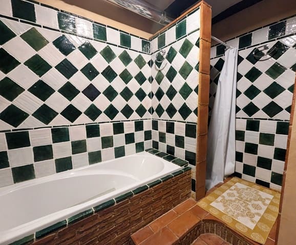 4 bedroom Townhouse for sale in El Pinell de Brai with garage - € 248,000 (Ref: 9523266)