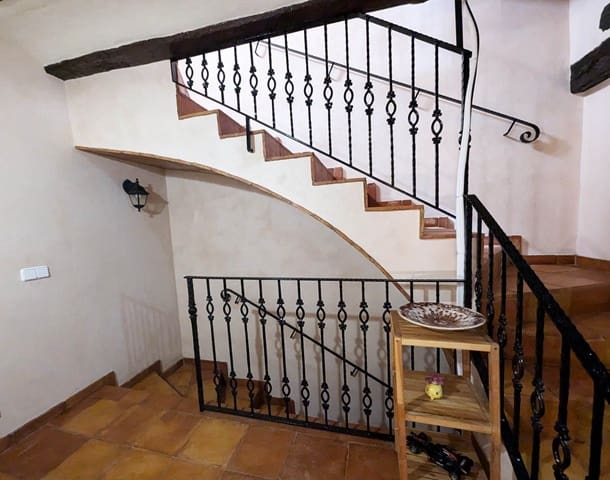 4 bedroom Townhouse for sale in El Pinell de Brai with garage - € 248,000 (Ref: 9523266)